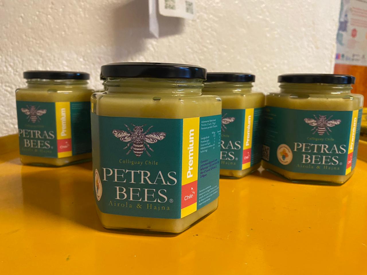 Frascos de miel listos para acompañar desayunos, panes e infusiones